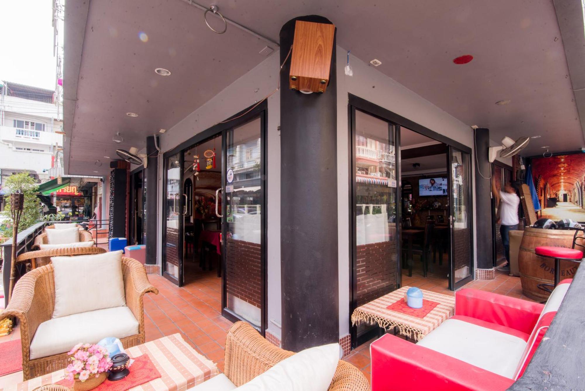 De Apartment Pattaya Εξωτερικό φωτογραφία